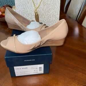 Women's Cole Haan Emory Wedge Brd 40 II Maple Sugar (nude)  Size 5 W09538 NWT